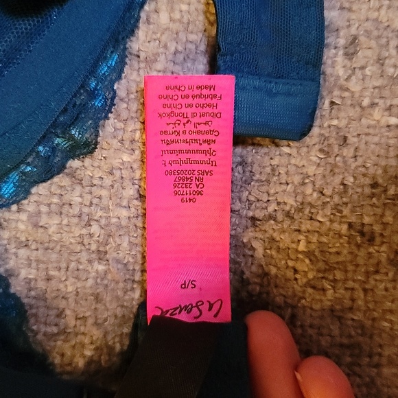 La senza lace Bralette "Lagoon" or "auqa" in color? More blue than green. - Picture 5 of 6